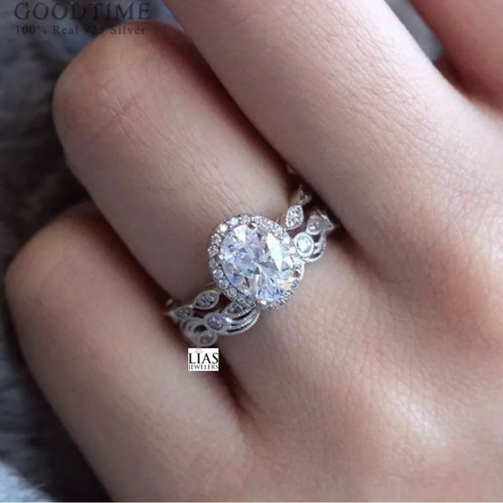 New 18 k white gold wedding ring set